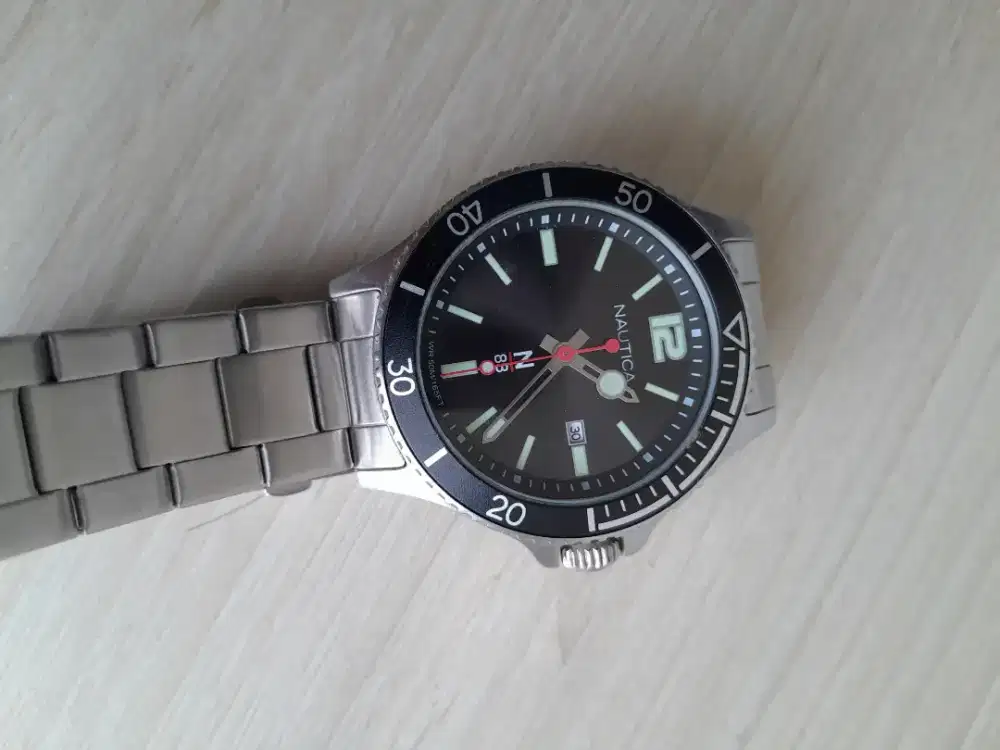 Jam tangan Nautica masih bagus