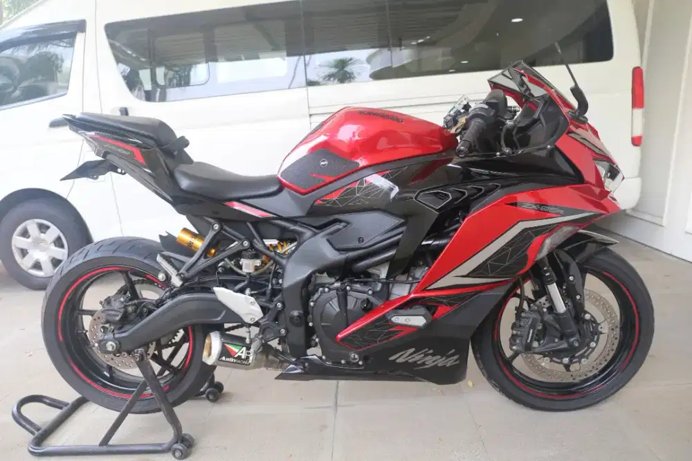 Kawasaki ZX25R ABS