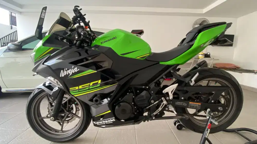 Kawasaki Ninja 250  Low Kilometer Tahun 2019 Warna Hijau