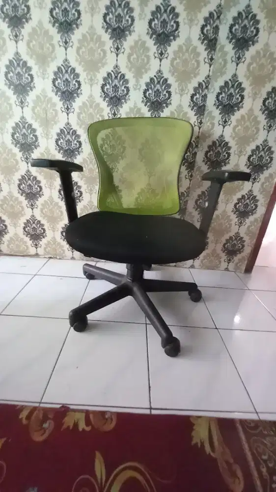 Kursi kerja bagus kuat