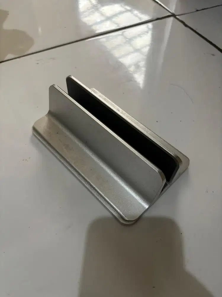 Macbook holder alumunium