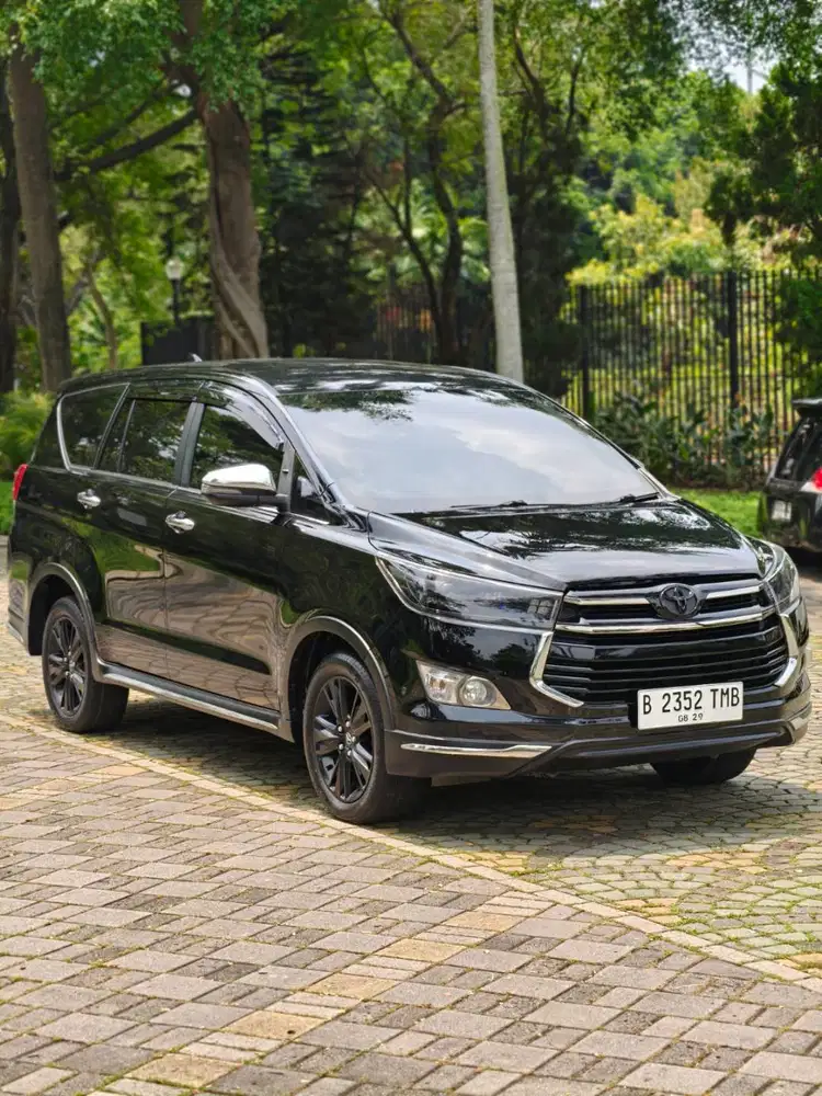Toyota Innova Venturer 2.0 Bensin AT 2019