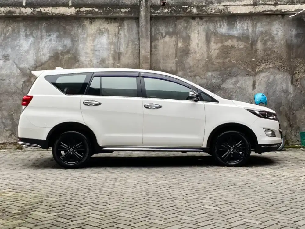 INNOVA VENTURER DIESEL AT 2017