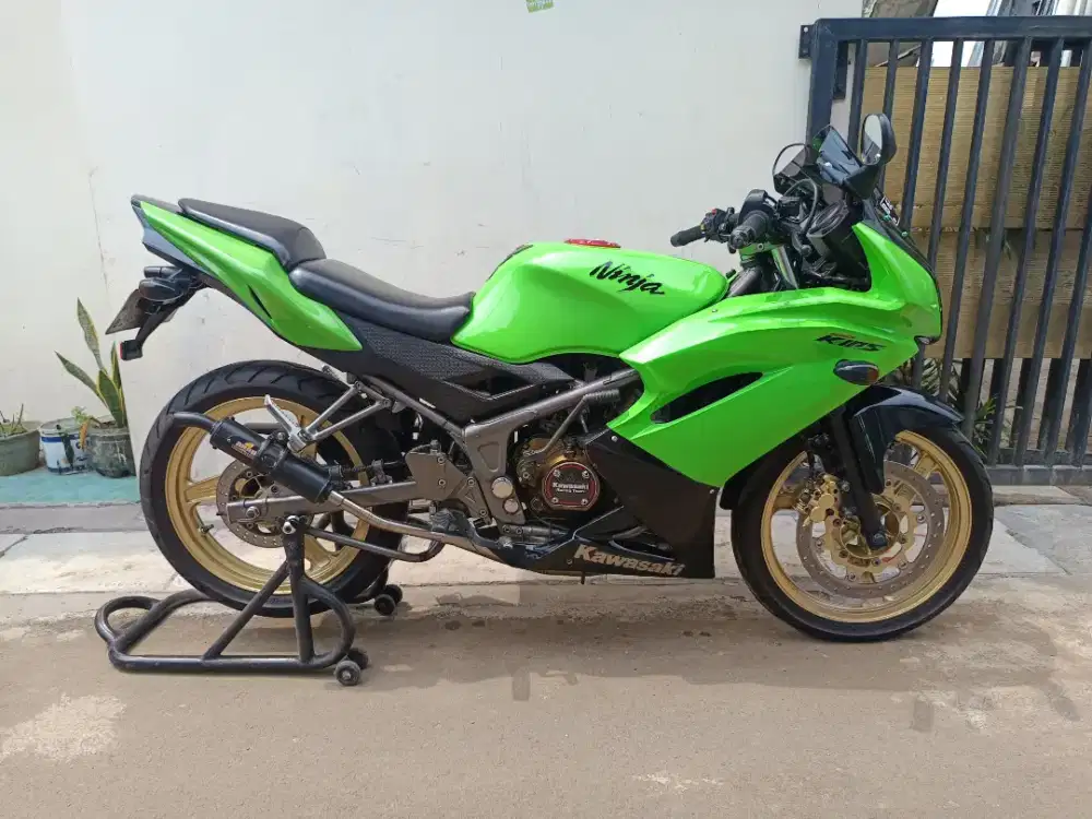 Kawasaki ninja RR new 2013 pajak hidup