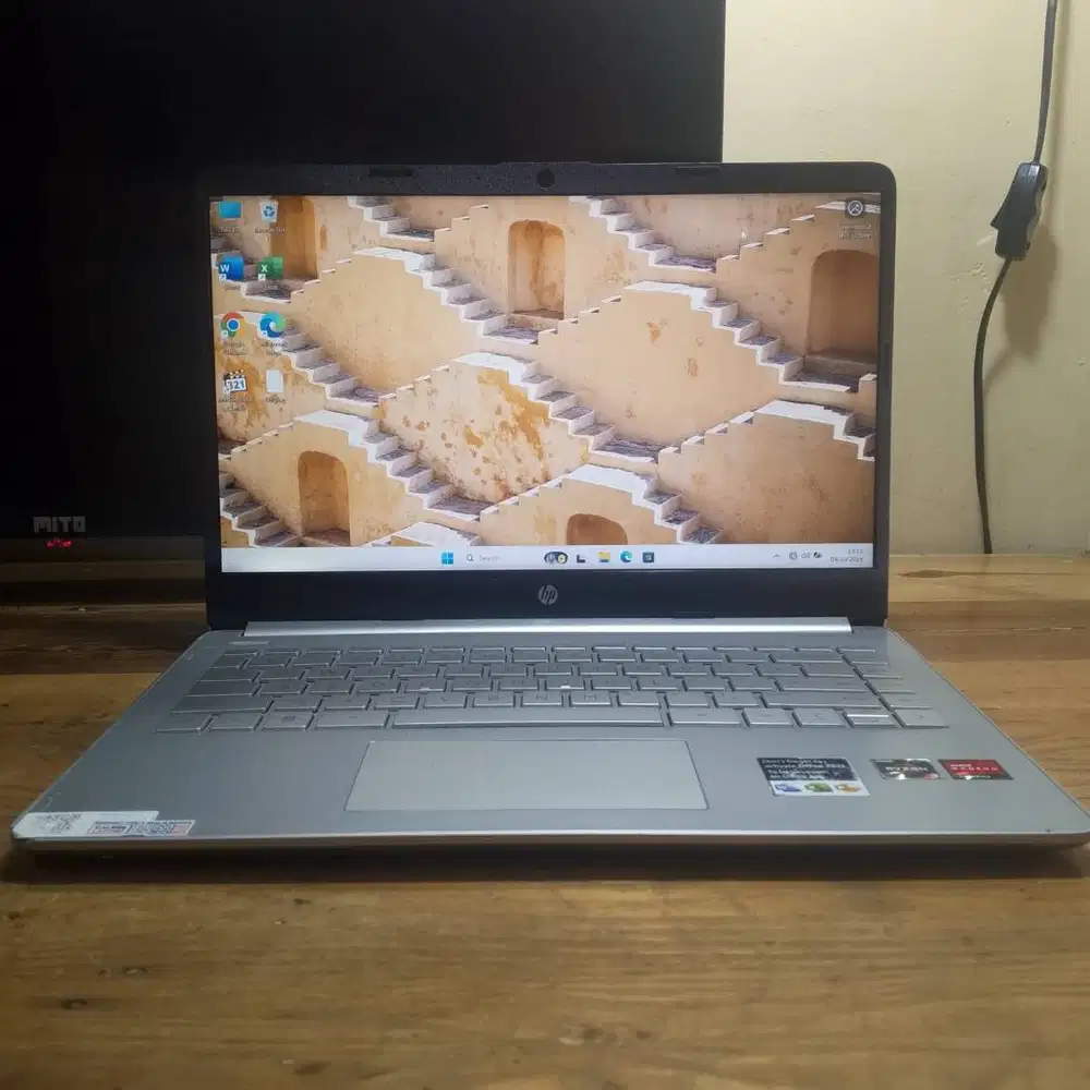 HP 14s AMD Ryzen 3 3250U Ram 8 GB SSD 512 GB FHD Backlight Keyboard