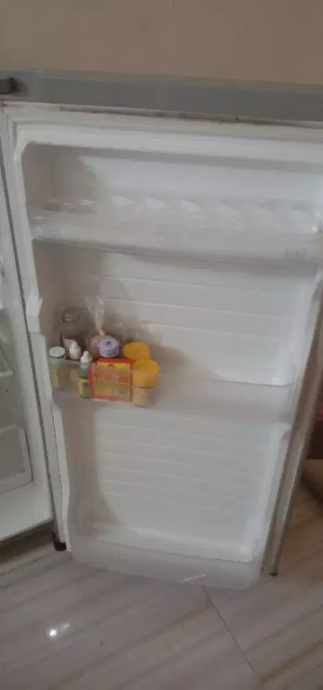 Di jual kulkas Aqua 1 pintu