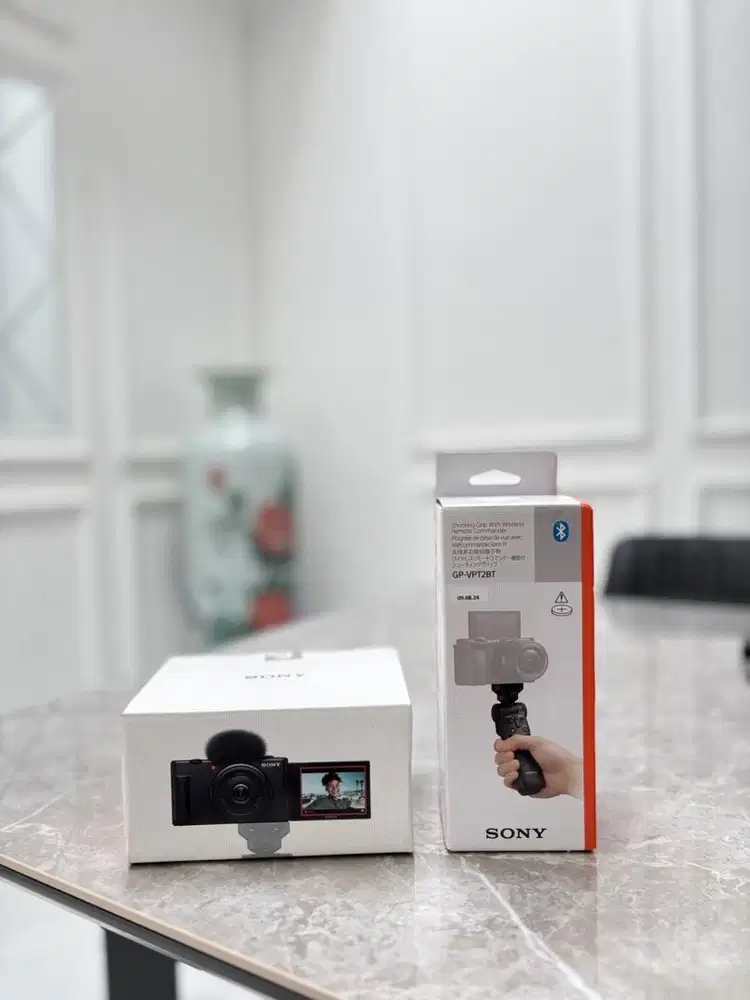 Sony ZV-1F Vlogging Kit + Grip Bluetooth  Bisa Nego