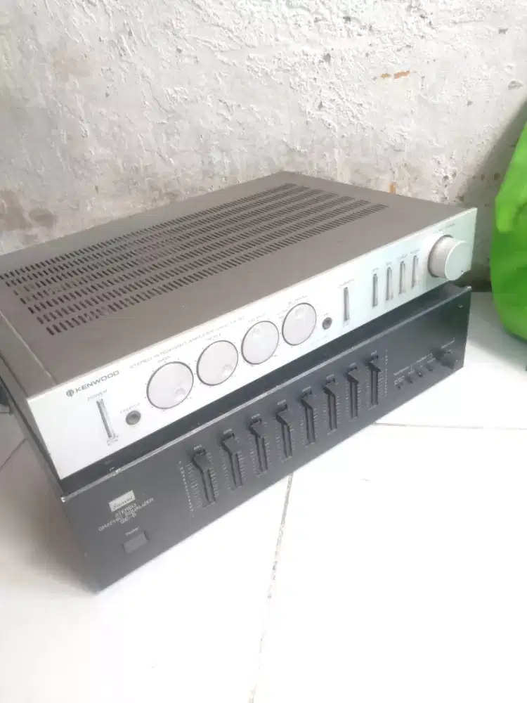 Jual amplifier sansui SE-5 & Kenwood KA-60 kondisi masih hidup.