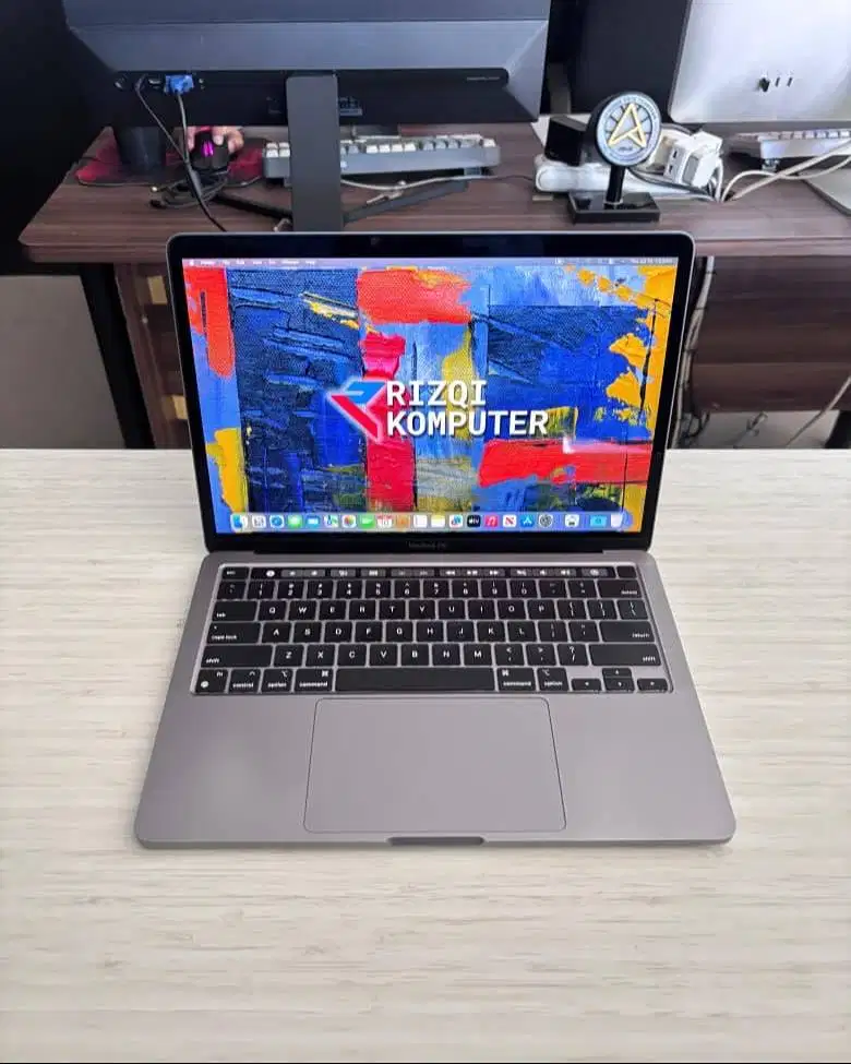 MacBook Pro  M1 2020 Touchbar, Apple M1 CPU 8 Core Ram 16GB, SSD 256GB