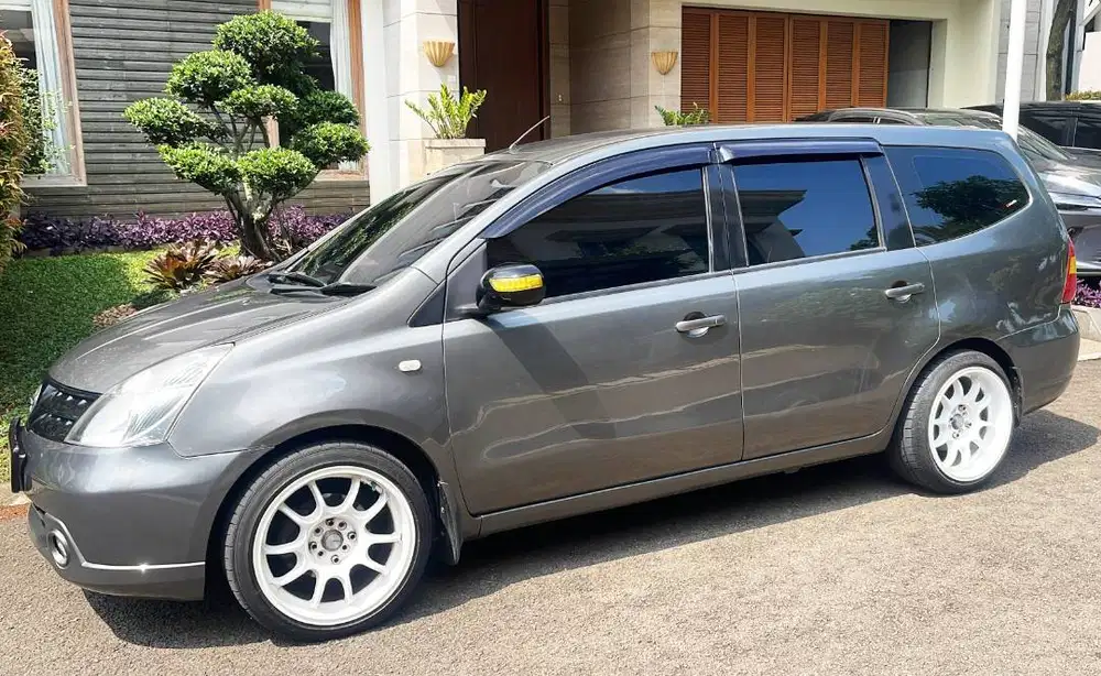 Nissan Grand Livina (2008)