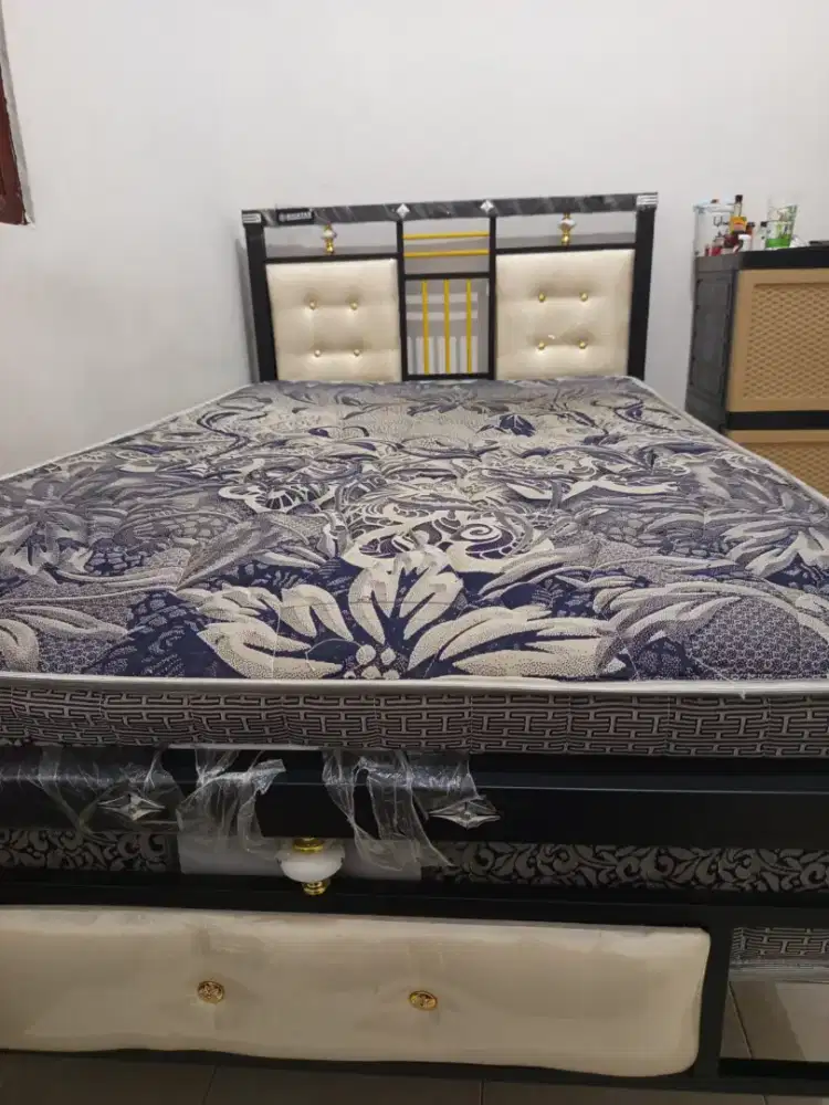 Ranjang besi/ bed frame