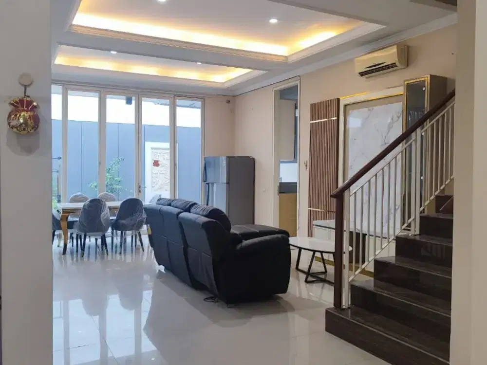 Disewakan Rumah 2 Lantai Siap Huni Semi Furnish di VBR 2 Pakuwon Indah