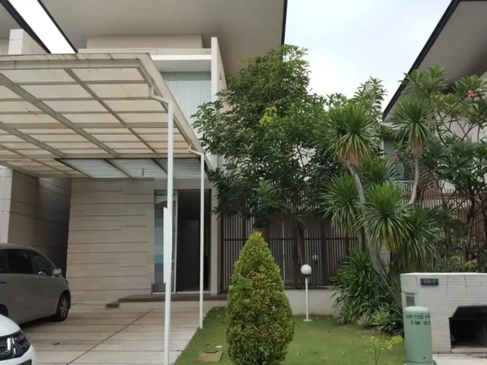 Disewakan Rumah 2 Lantai Semi Furnish di Pakuwon Indah, Surabaya