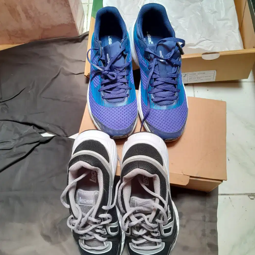 Sepatu Legas 42