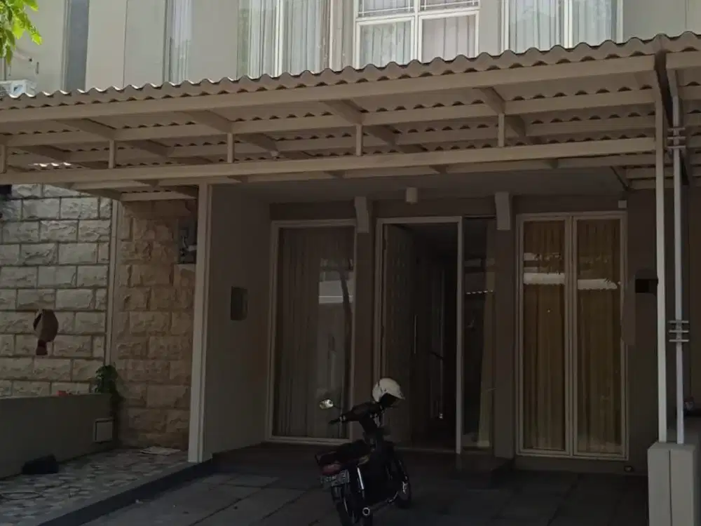 Disewakan Rumah 2 Lantai Siap Huni di The Greenlake Citraland Surabaya