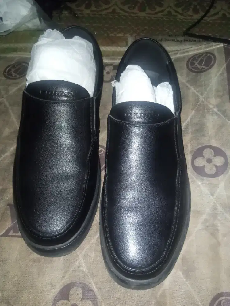 Sepatu merk ROHDE