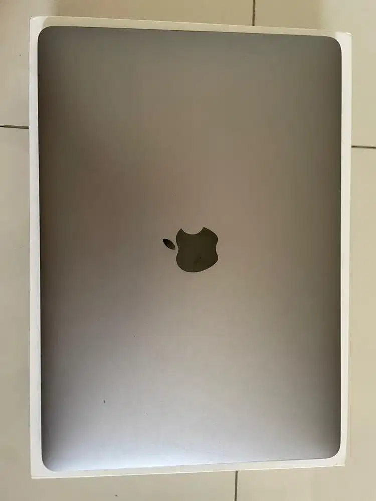 Macbook pro 13 inch 2016 8/256 ibox
