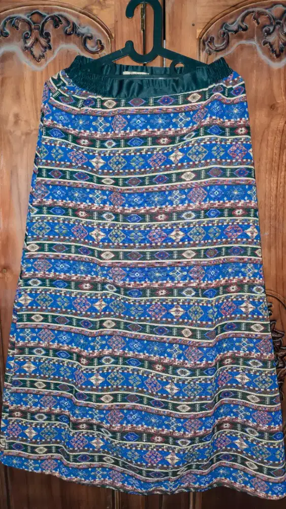 Rok motif etnik