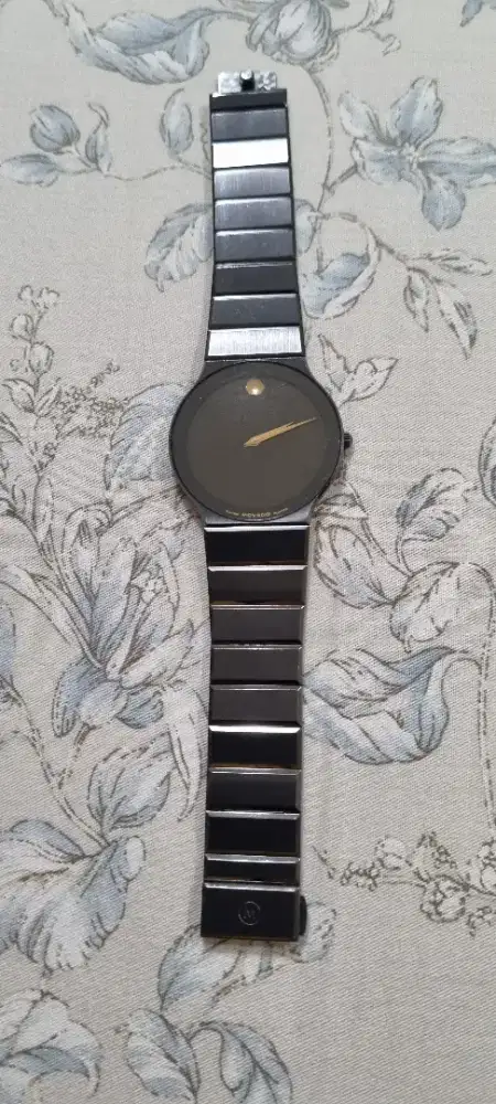 Jam tangan Movado Swiss