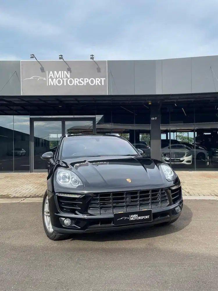 LIKE NEW! Porsche Macan 2.0 Turbo 2016 Nik 2015 2014 cayenne x5 gle400