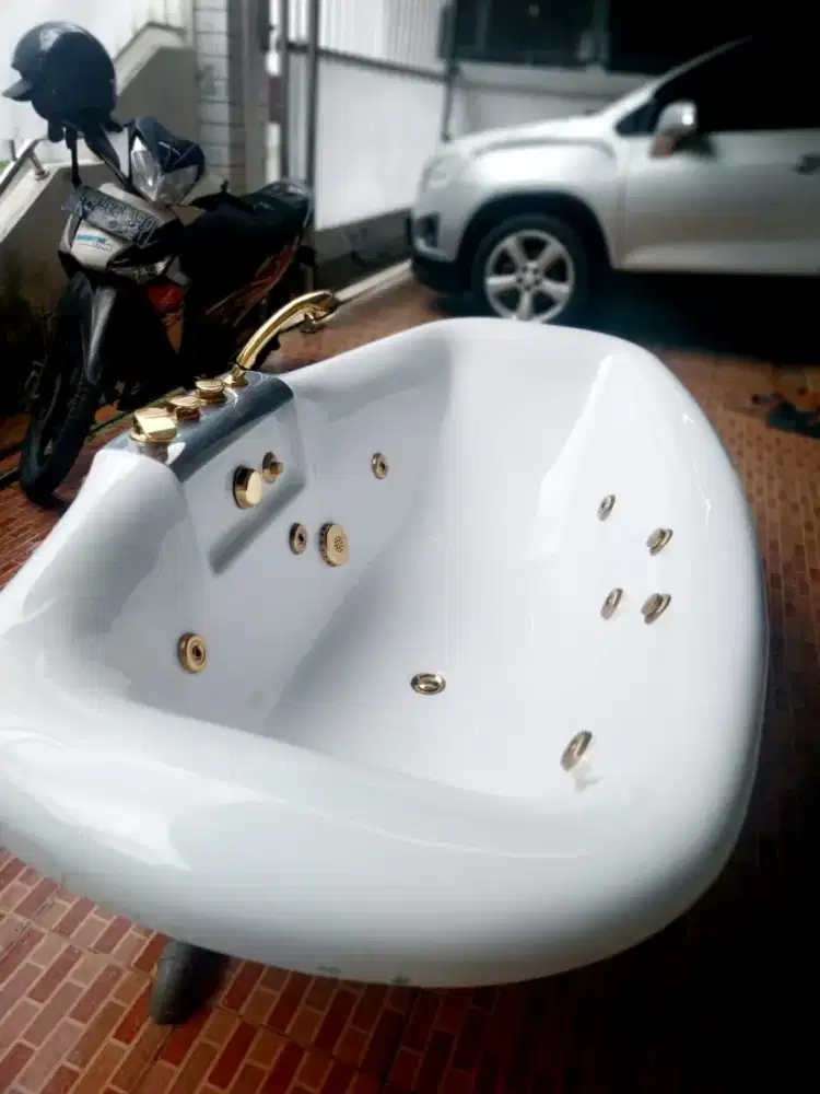 Bathtube + wastafel+kran+ mesin bathtub lengkap