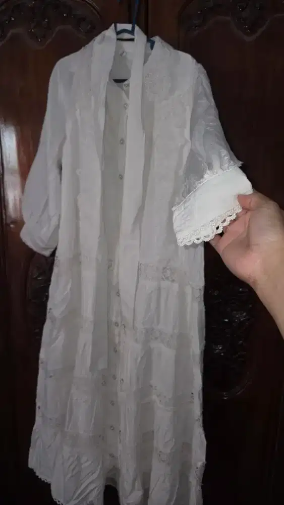 Dress putih brokat