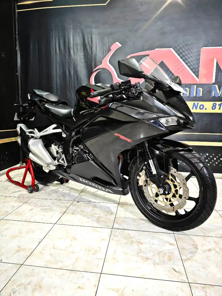 CBR250RR Black freedom km.4rb glowing 2019 gas. Anugerah Motor Rungkut