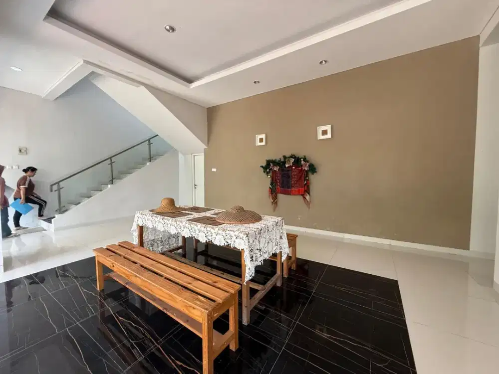 Rumah modern ,3lt,view pegunungan dan View Golf,lingkungan nyaman dan Asri,dekat Mall Aeon dan Exit Tol sentul City.