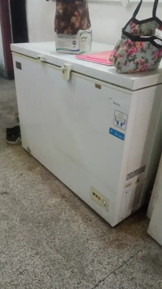 Jual frezer 1,5 jt