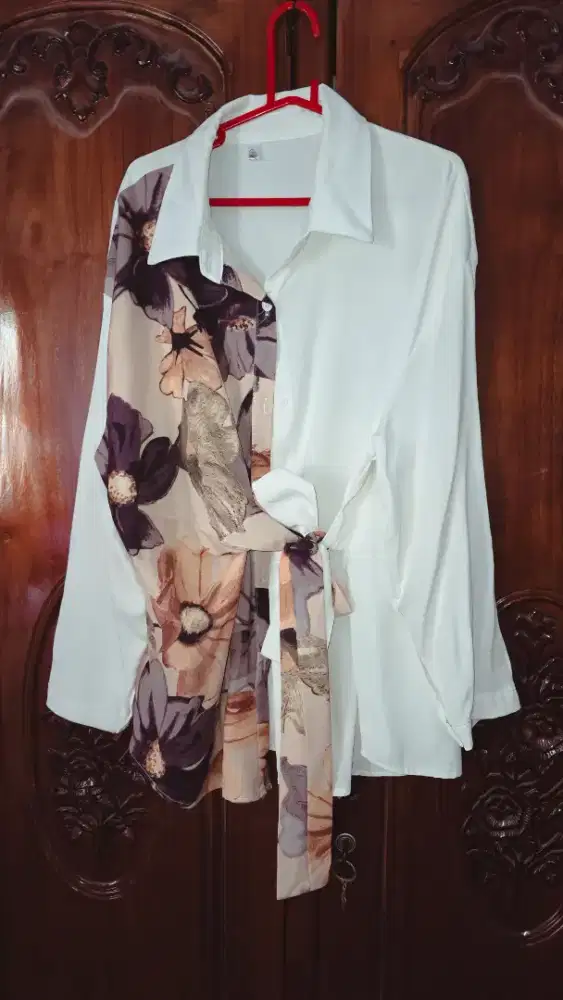 Blouse putih bw