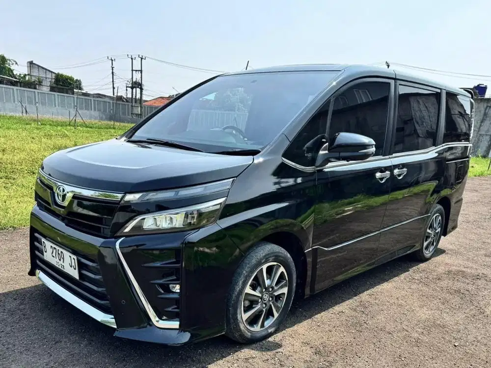Toyota Voxy AT 2018 Hitam