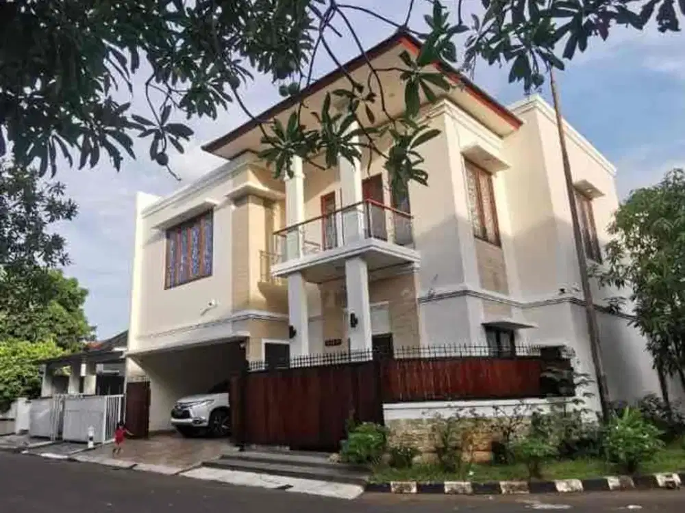 Dijual Rumah Mewah 3 Lantai full Furnished Banjar Wijaya - tinggal Bawa koper ajaa