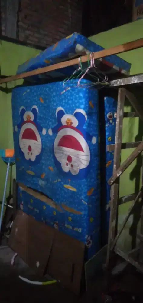 Di jual kasur lajang Akai per lkp minus sobek,bantal 10 buah