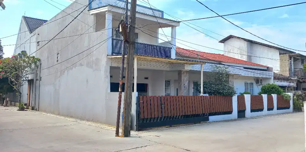 Rumah Asri dan Nyaman posisi hoek dalam komplek