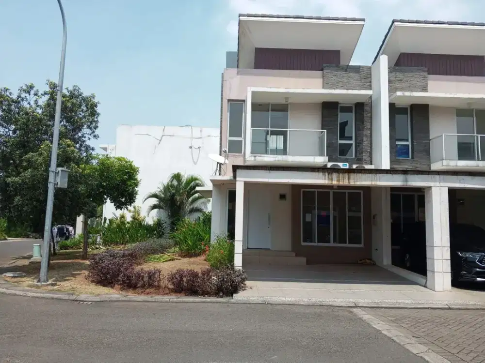 Disewakan Rumah Hoek 2Lantai Siap Huni di Komplek Perumahan Green Puri Jakarta Barat