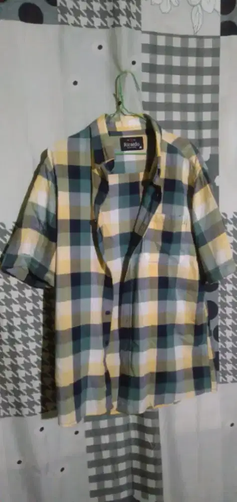 Di jual ukuran XL baju dan celana warna coklat,biru  ukuran 31 kecil