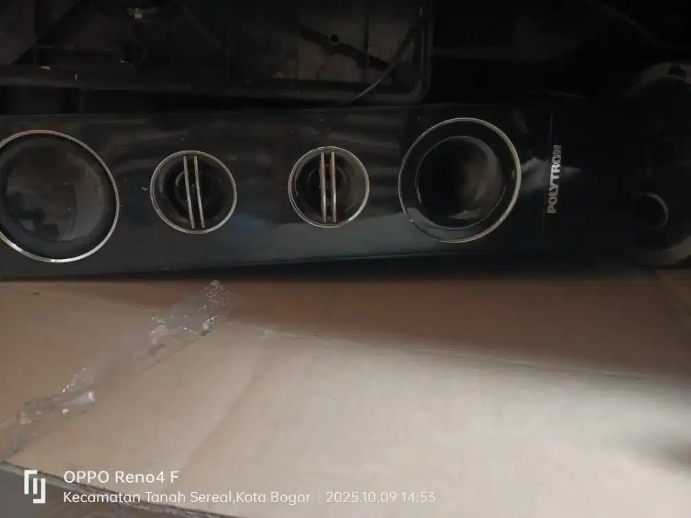Di jual speaker tv polytron 2 pasang