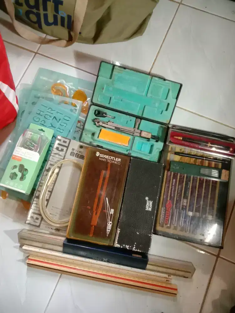 Perlengkapan Alat Tulis Kantor & Pelajar