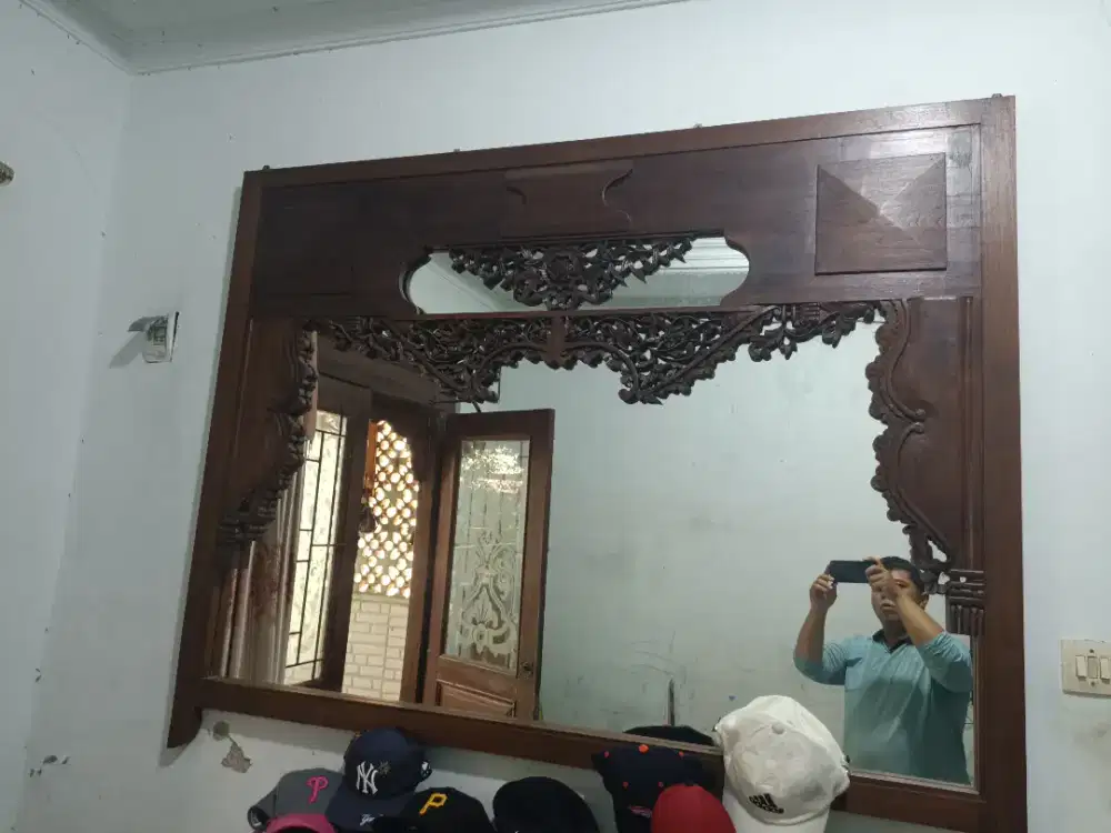 Cermin ukiran jati solid