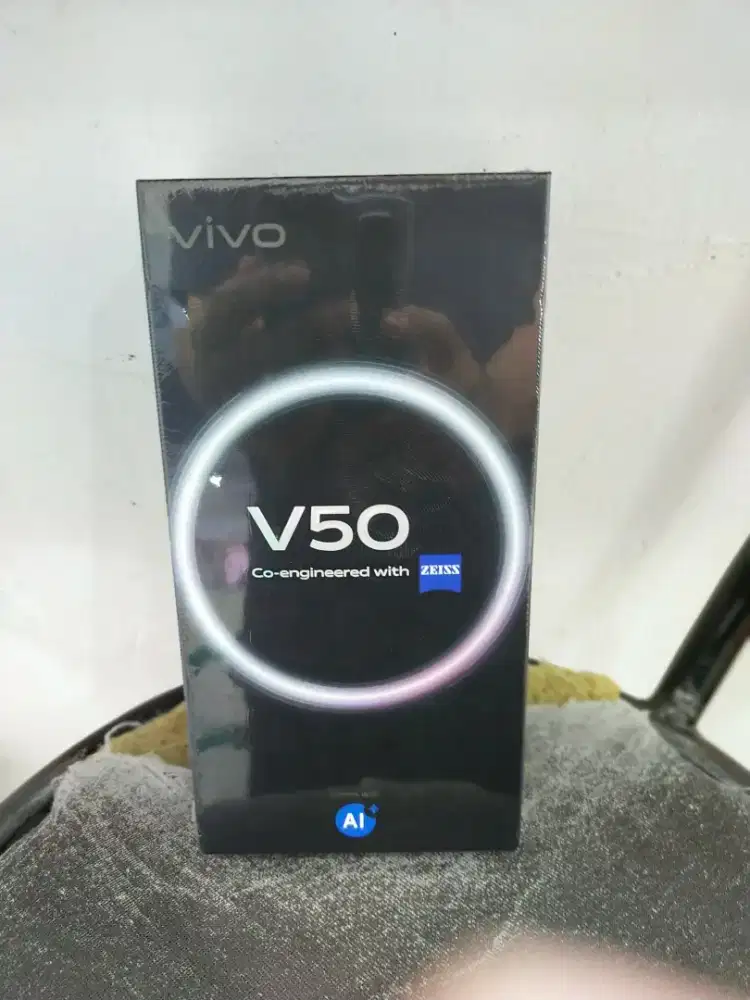 Vivo V50 5g 12/512 New segel warna red sisa 1unit fresh