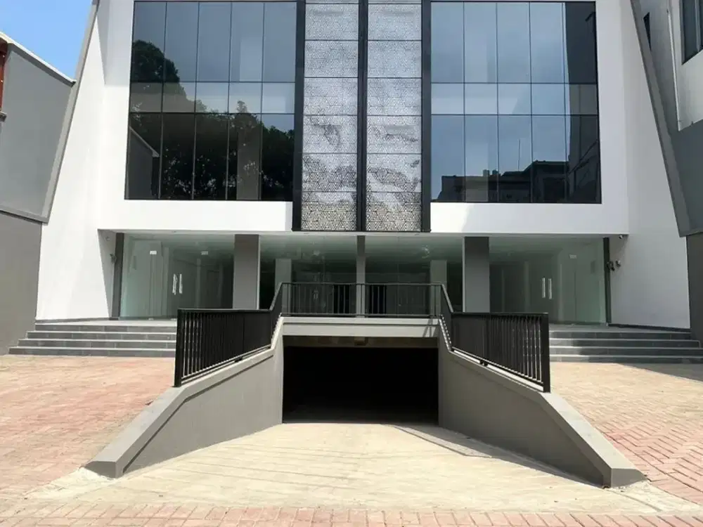 Dijual Gedung Baru 3.5 Latai LT 600/1200 harga 21 M nego Jakarta Timur