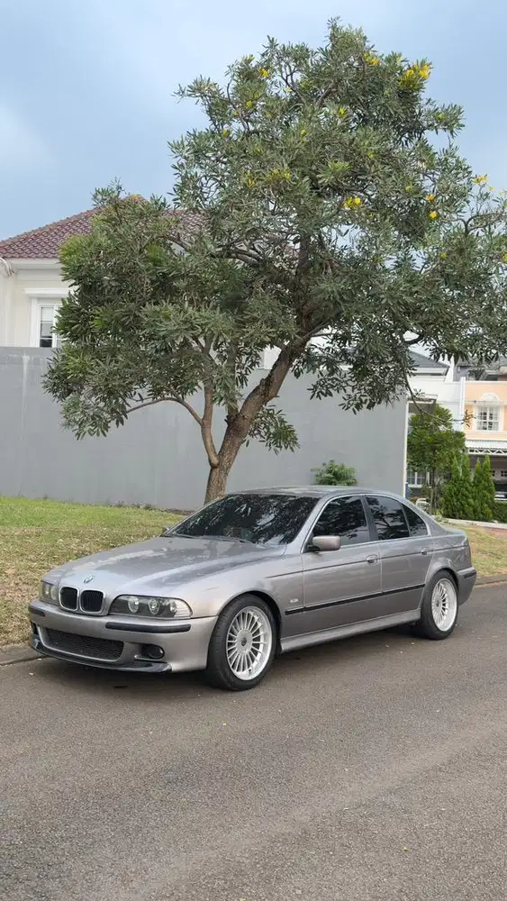BMW E39 528i 1997