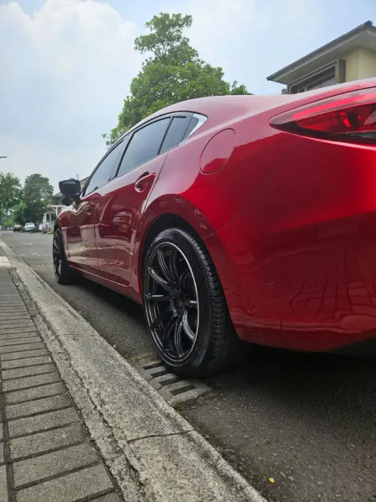 Mazda 6 warna merah tahun 2017