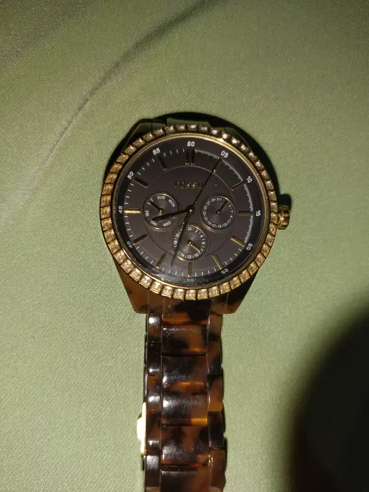 Jam tangan wanita merk Fosil