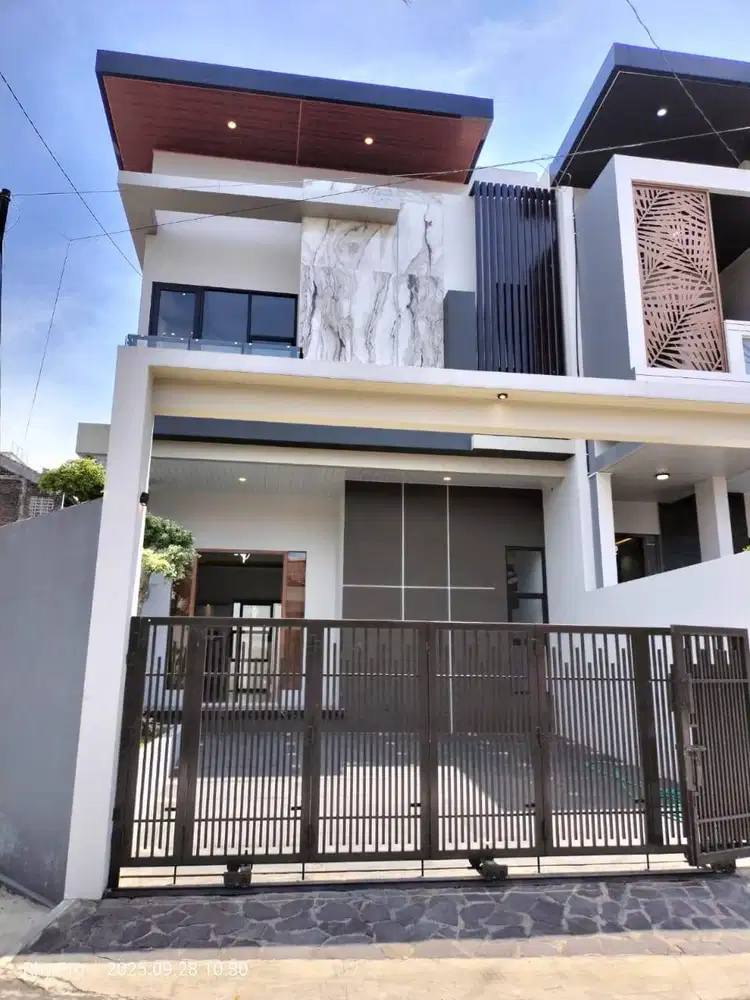 Rumah Mewah Baru 2 Lantai dekat Kampus UGM Yogyakarta
