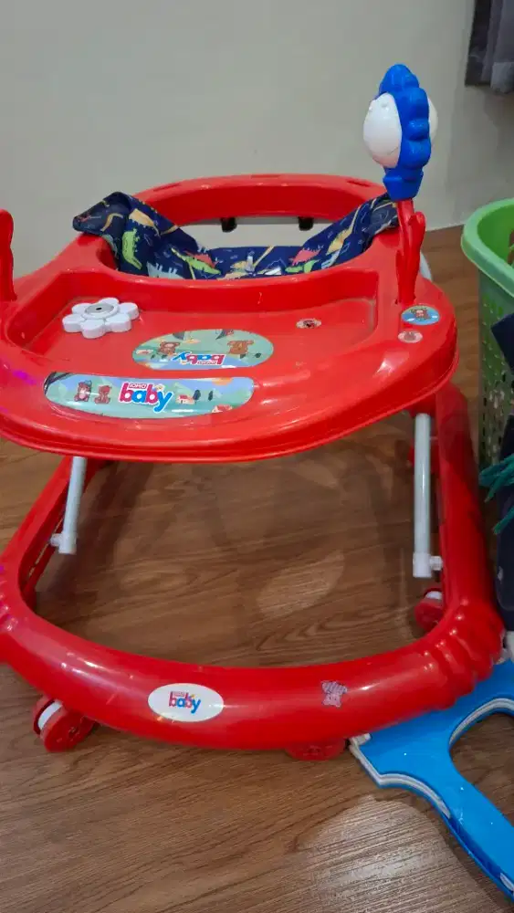 Baby walker warna merah