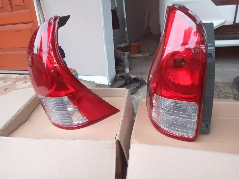 Dijual aja stop lamp Avanza ORI 1 set