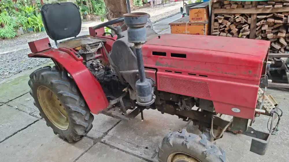 Traktor Mitsubishi Sakthi 2016