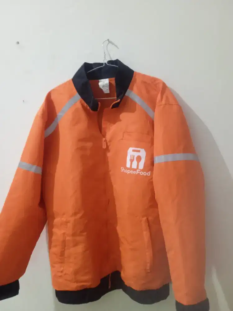 Jaket motor bahan parasut buat ojol