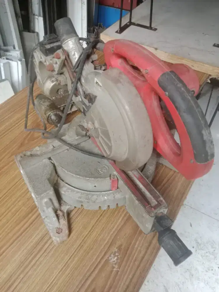 Mesin Potong Aluminium